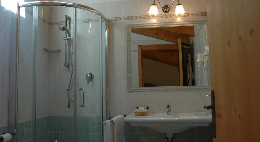 Image of Standard Double or Twin Room with Balcony 5