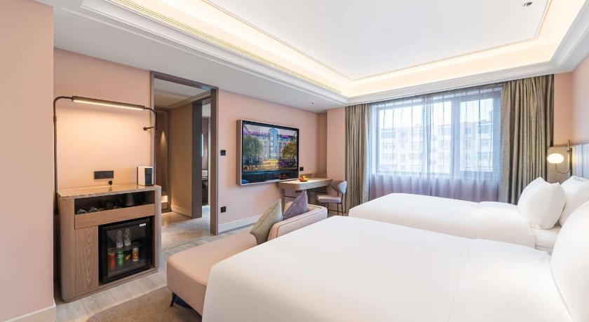 Mercure Qingdao May Fourth Square