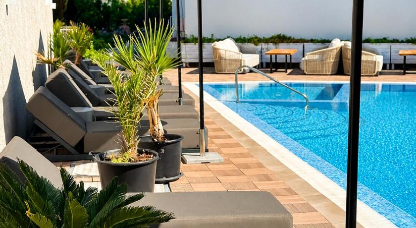 JI HOTEL - image 24