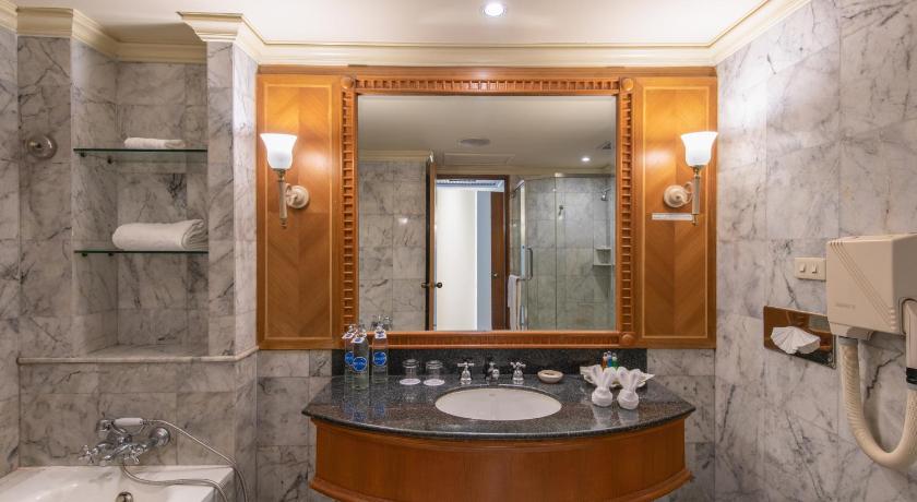 รูปของPremier Deluxe, Guest room, 1 King, River view 2