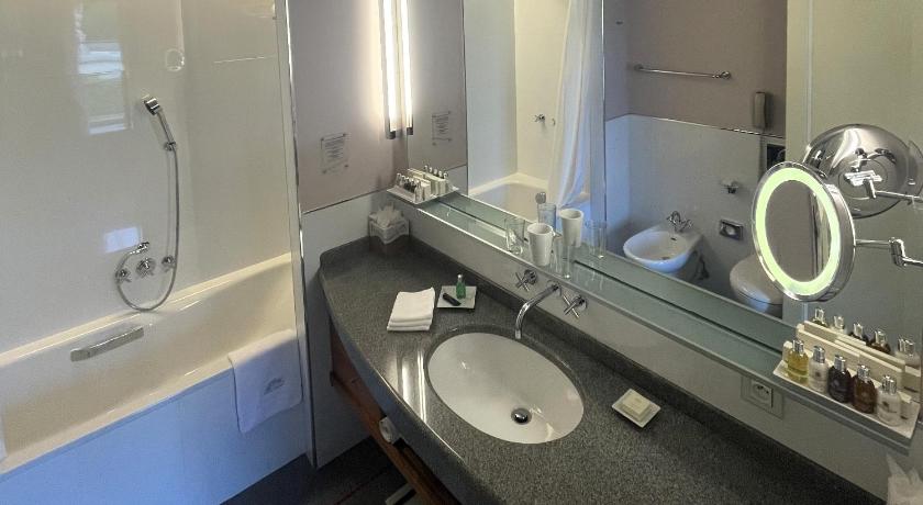 Image of Two-Bedroom Deluxe Apartment with Garden View 5