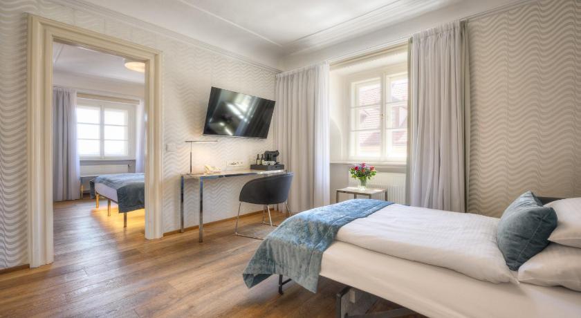 Image of Suite with City View 3