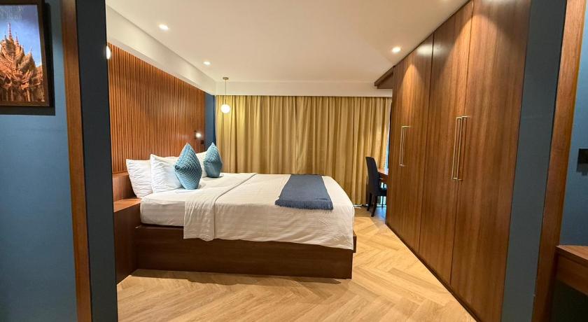 Image of Deluxe Double or Twin Room 8