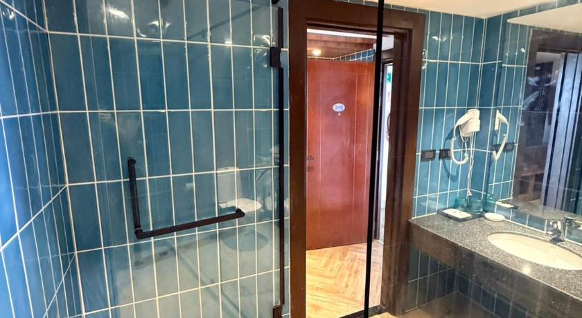 Image of Deluxe Double or Twin Room 12