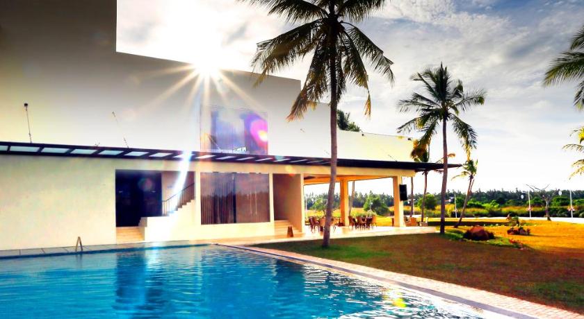 Avenra Gangaara Hotel — Hotel in Marawila