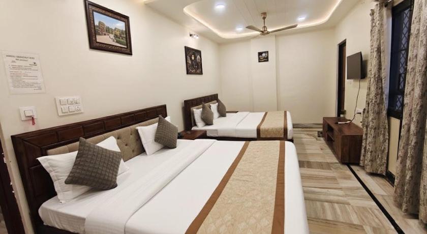 Holiday Out Hotel - image 2