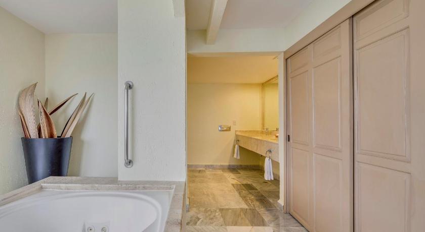 Image of 3-Bedroom Master Suite 15