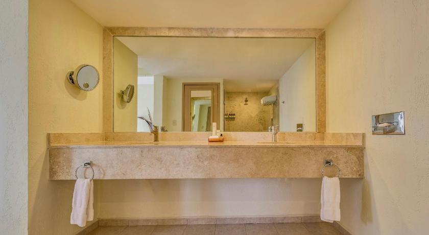 Image of 3-Bedroom Master Suite 13