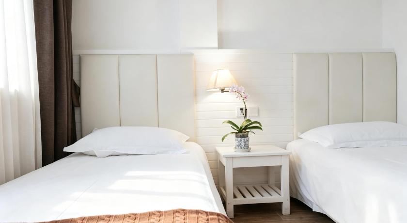 Image of Double Room with Private Bathroom 0