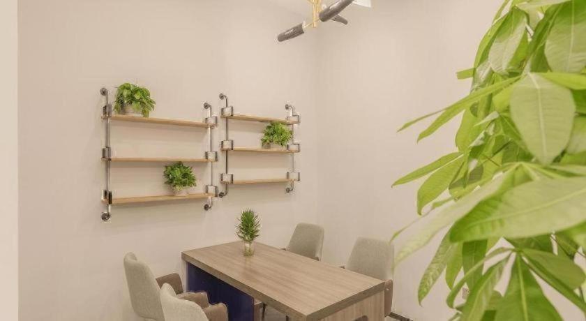 7 Days Premium Hotel Chongqing Jiefangbei No.1 Bridge Hongyadong – Chungking (Chongqing), KY