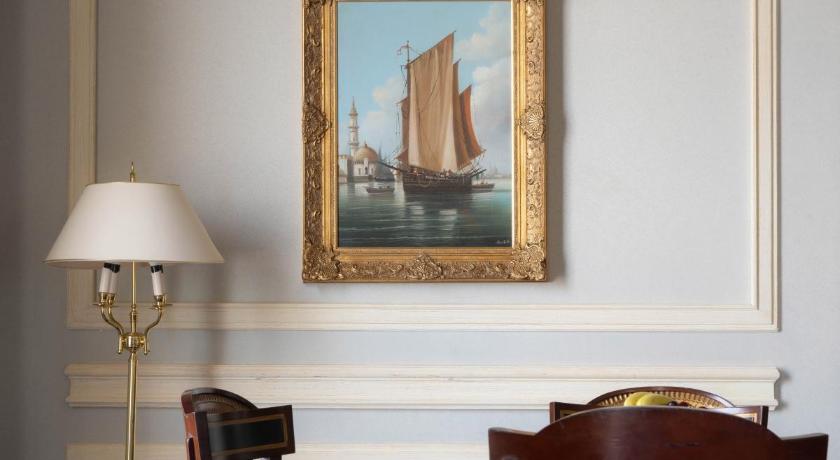 Image of Rosewood Suite 8