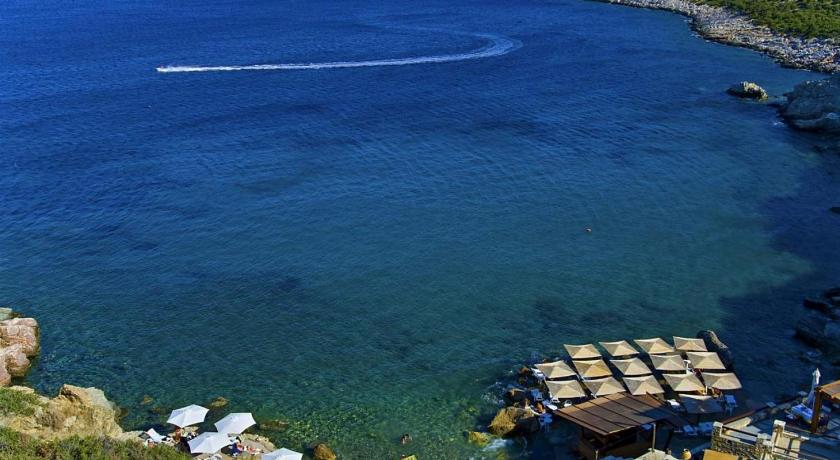 Lazarou Beach Apartments — Hotel in Sifnos