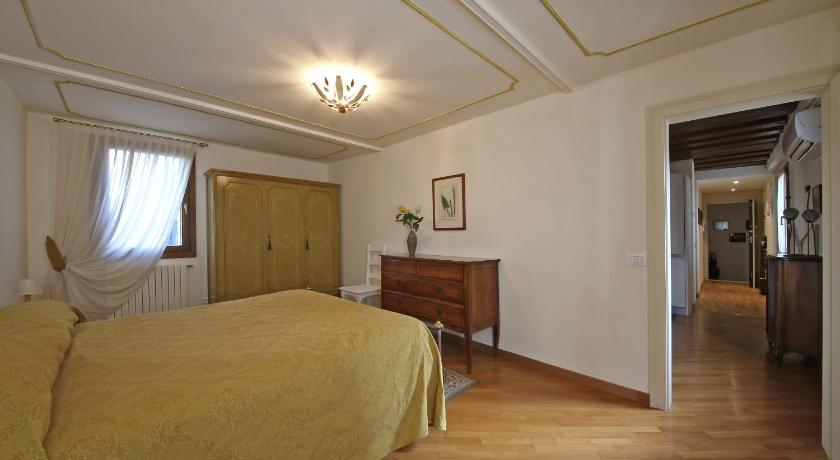 Appartamenti Palazzo Foscarini . photo