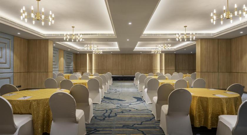 Park Inn & Suites by Radisson Thrissur East Fort - image 22