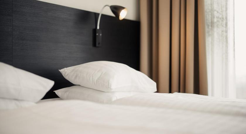 2 Single 1 Single Bunkbed, Nonsmoking, Business Room 이미지 6