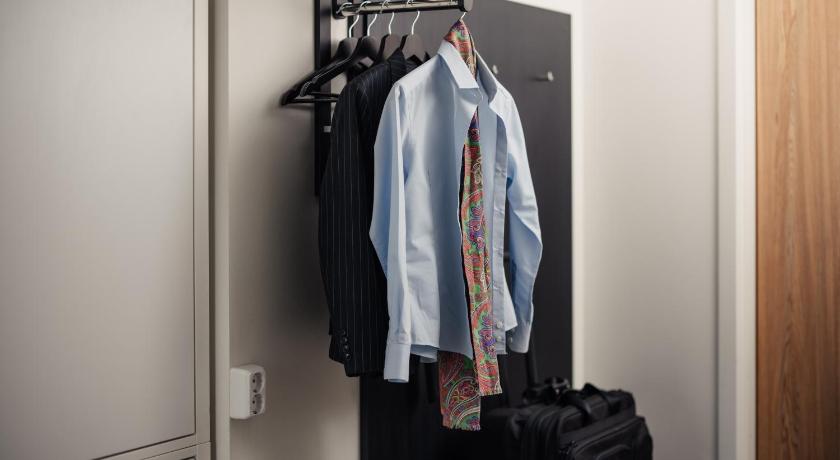 2 Single 1 Single Bunkbed, Nonsmoking, Business Room 이미지 8