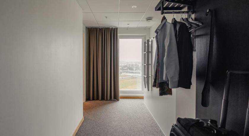 2 Single 1 Single Bunkbed, Nonsmoking, Business Room 이미지 7