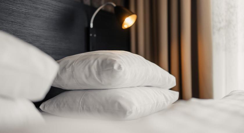 1 King Bed, Nonsmoking, Junior Suite, Upper Floor, Sea View, Living Room, Bathtub 이미지 15