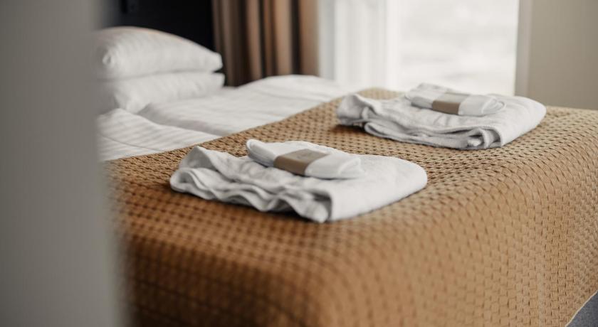 1 King Bed, Nonsmoking, Junior Suite, Upper Floor, Sea View, Living Room, Bathtub 이미지 12