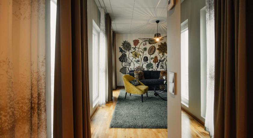 1 King Bed, Nonsmoking, Junior Suite, Upper Floor, Sea View, Living Room, Bathtub 이미지 8