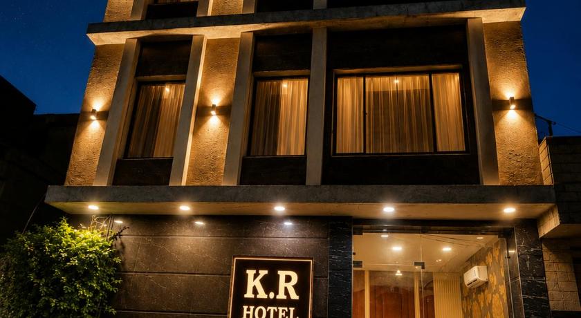 Hotel KR Near Golden Temple - image 3