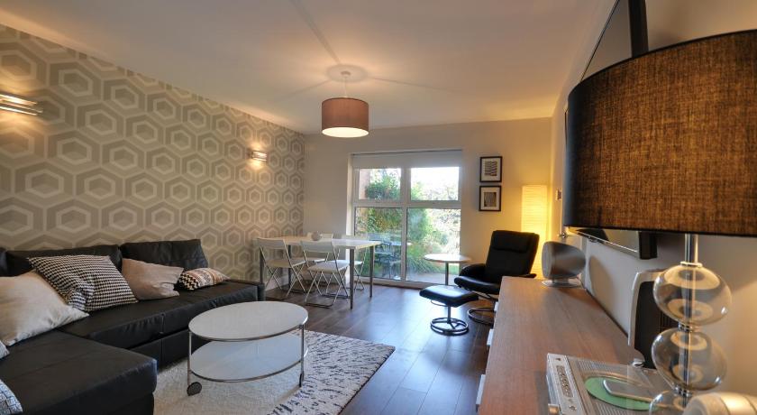 The Garden Apartment, Near Airport &amp; City — Hotel in Manchester