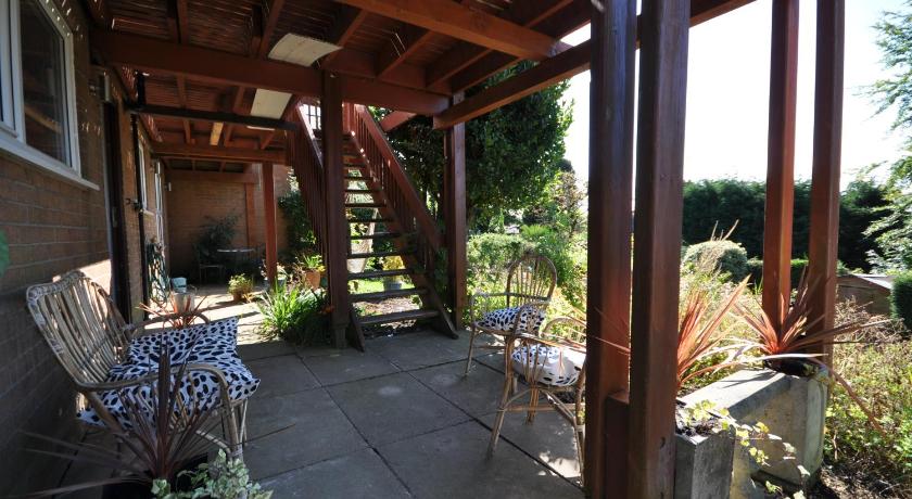 The Garden Apartment, Near Airport & City photo