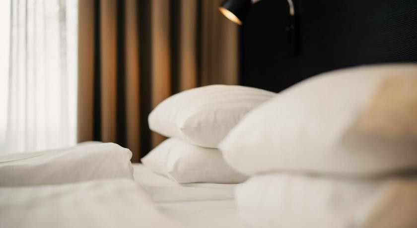 2 Single Beds, Nonsmoking, Superior Room, Upper Floor, Walk-in Shower 이미지 7