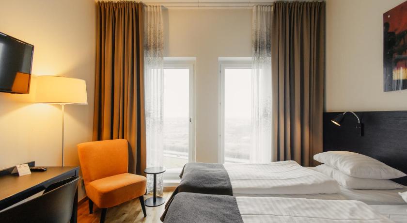 2 Single Beds, Nonsmoking, Superior Room, Upper Floor, Walk-in Shower 이미지 1