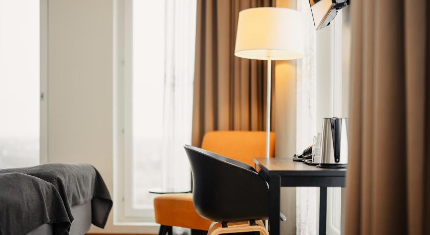 2 Single 1 Single Bunkbed, Nonsmoking, Business Room 이미지 5