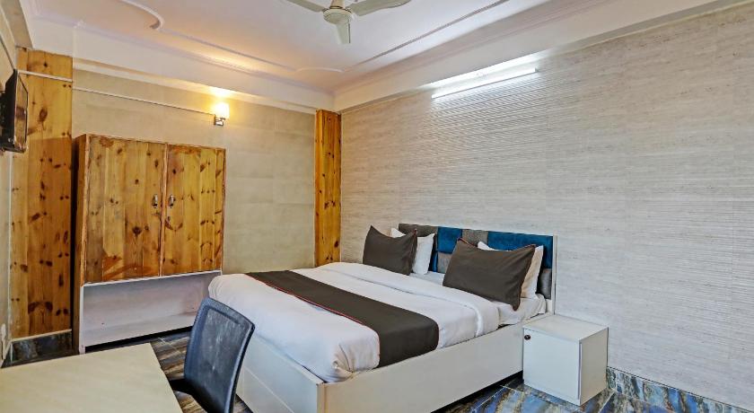 Collection O Aditya Inn Sector 66 Noida Near Adarsh Pariksha Kendra – Noida, DC