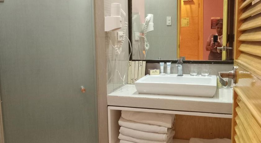 Shore Time Hotel - image 46