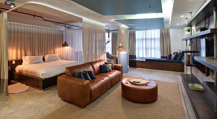 Image of Luxury Suite 0