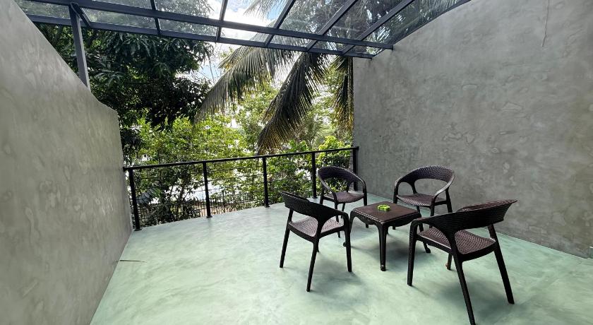 Lake Wave Hotel - image 32