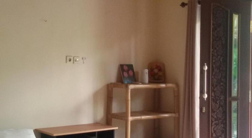 Image of Standard King Room 17
