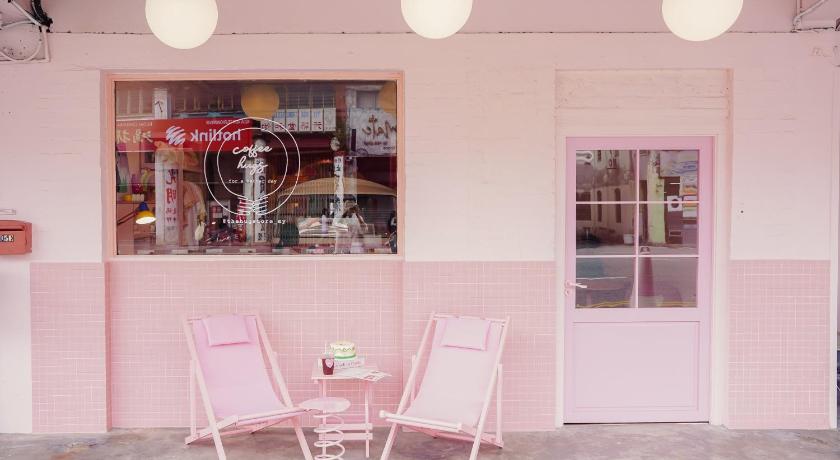 The Pink Boutique - image 15