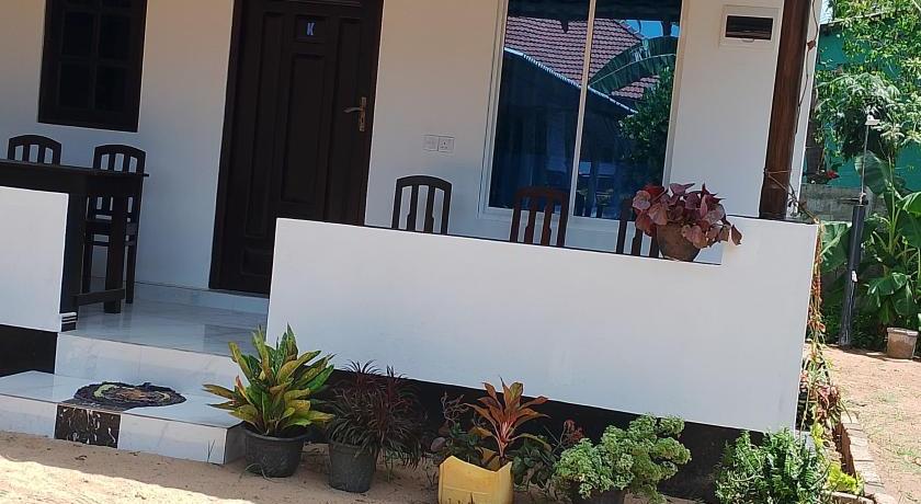 Nilaveli Beach Rooms - image 16