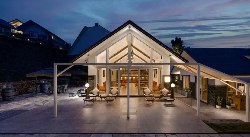 Himalayan Hideaway Resort Pokhara The Centara Collection - image 4