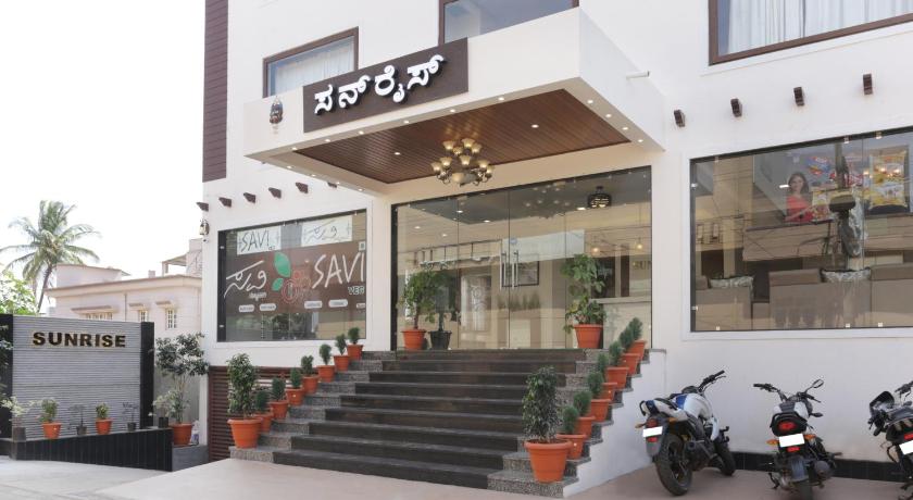 Hotel Sunrise Luxury Stays - image 2