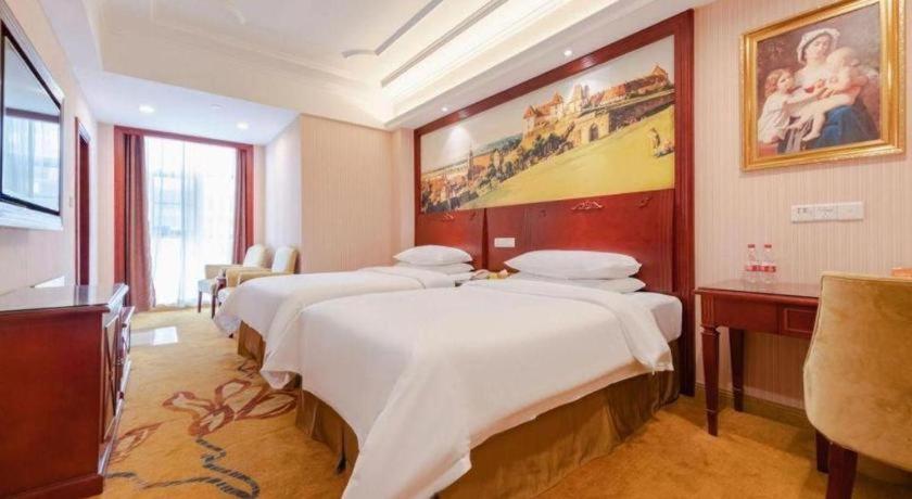 Vienna Hotel Shenzhen Exhibition Center Gangxia Metro Station – Shenzhen, IA