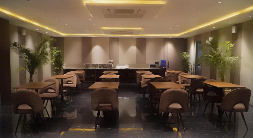 Melange Hotel - Golf course Road - image 9