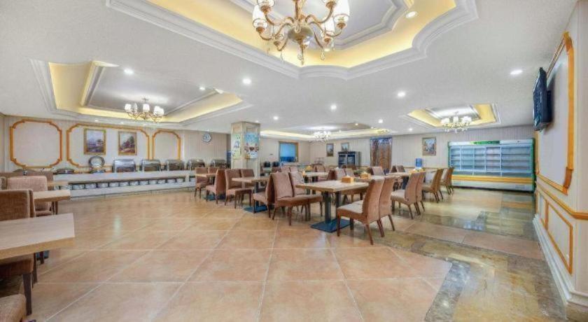 Vienna Hotel Tianjin West Station Changhong Park Metro Station – Tianjin, GA