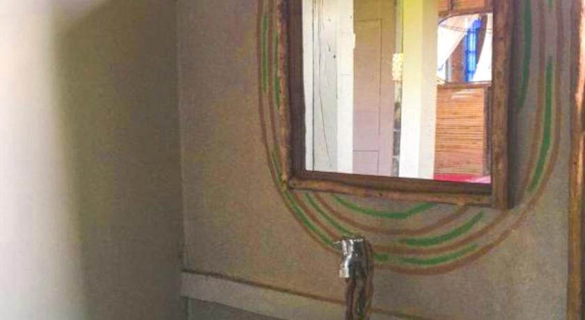 Image of Single Room with Shared Toilet 3