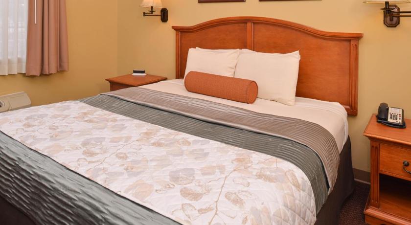 Country Hearth Inn & Suites Edwardsville St. Louis photo