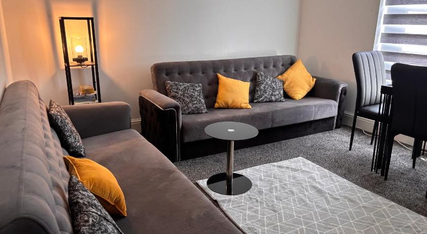 1BR Sleeps Four King Bed Airport amp; City Nearby