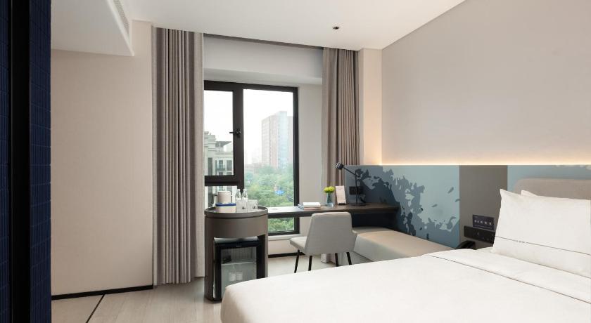 Xian Tang Paradise Polytechnic Qujiang Campus Metro Station Light Stay Hotel - image 2