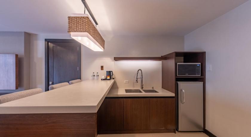 Image of Premier One-Bedroom Suite 13