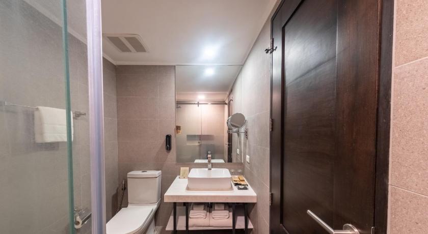 Image of Premier One-Bedroom Suite 11