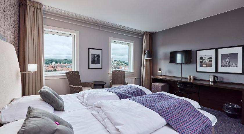 Image of Admiral Room 4