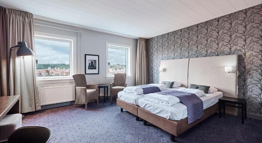 Image of Captain Room 5
